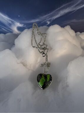 🫶🏻 Silver Heart Necklace with Green and Black Inlay